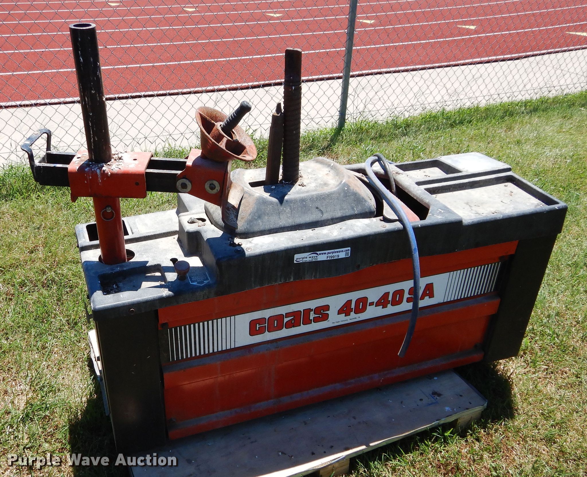 Coats 4040SA tire machine in Leon, KS Item FI9919 sold Purple Wave