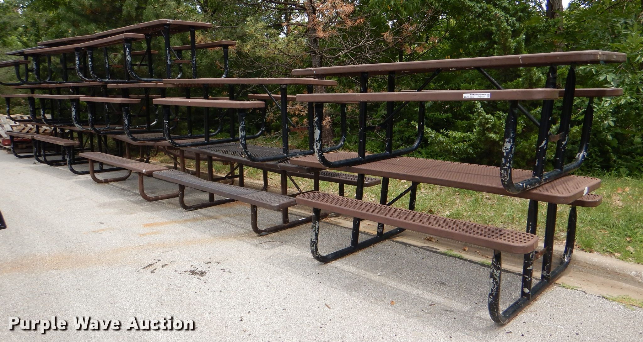 16) metal picnic tables in Merriam, KS | Item FP9107 sold | Purple Wave