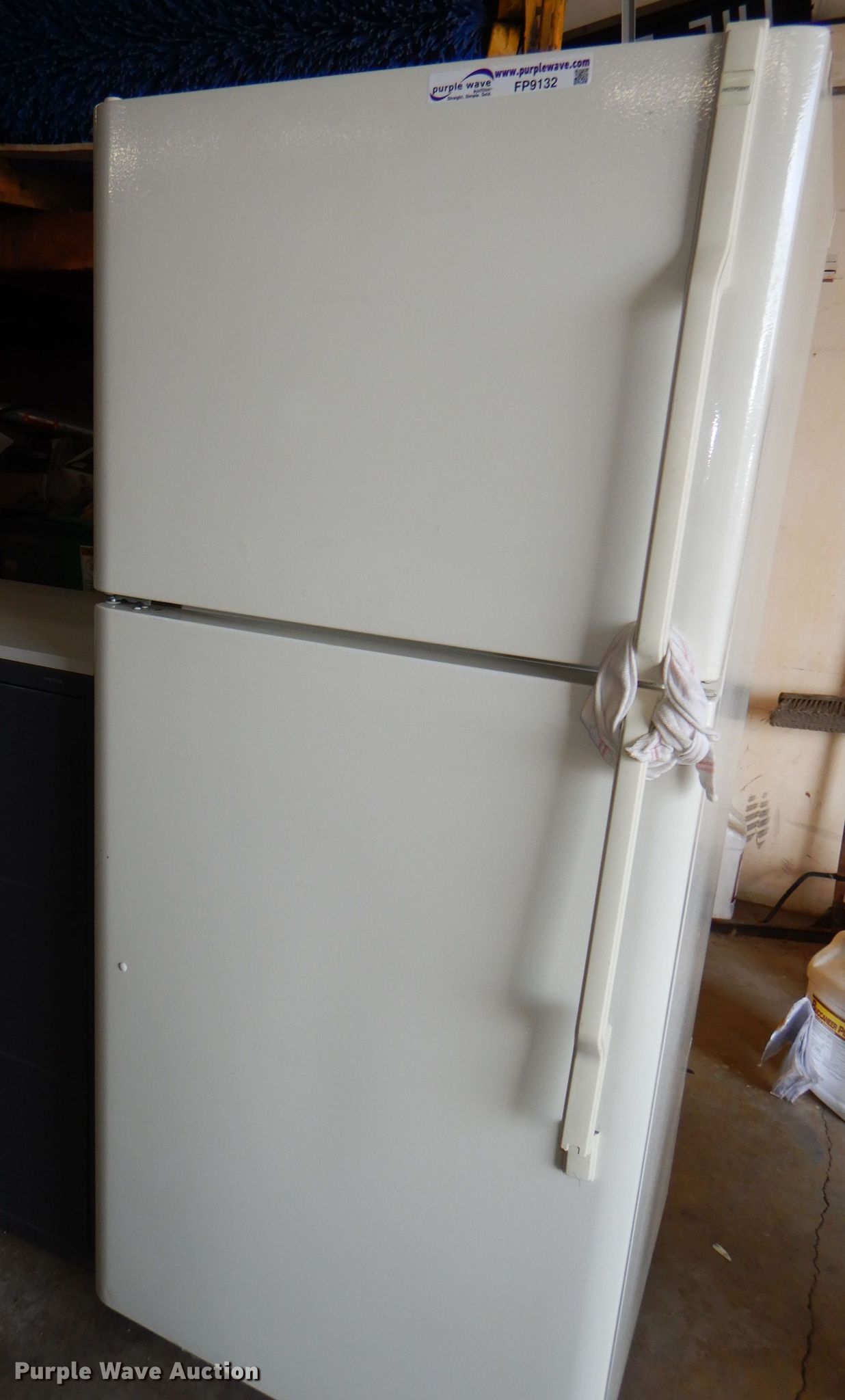 GE refrigerator in Topeka, KS Item FP9132 sold Purple Wave