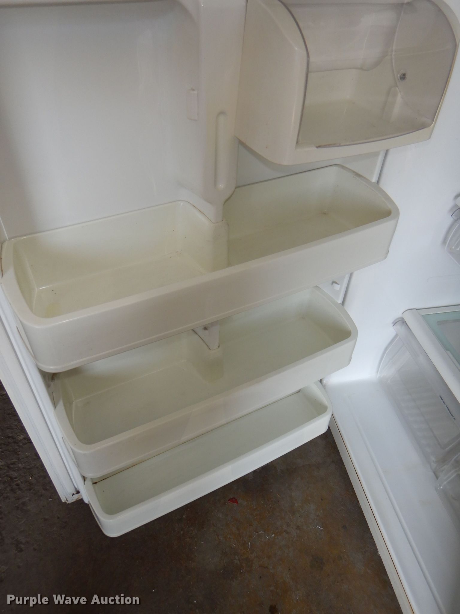 GE refrigerator in Topeka, KS Item FP9132 sold Purple Wave