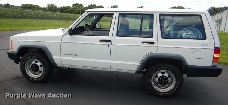image for item DG4781 1998 Jeep Cherokee SUV