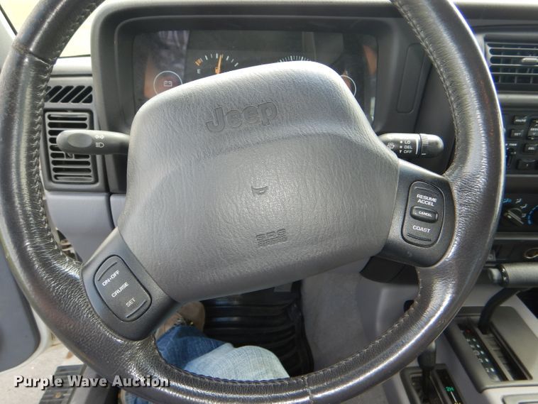 image for item DG4781 1998 Jeep Cherokee SUV