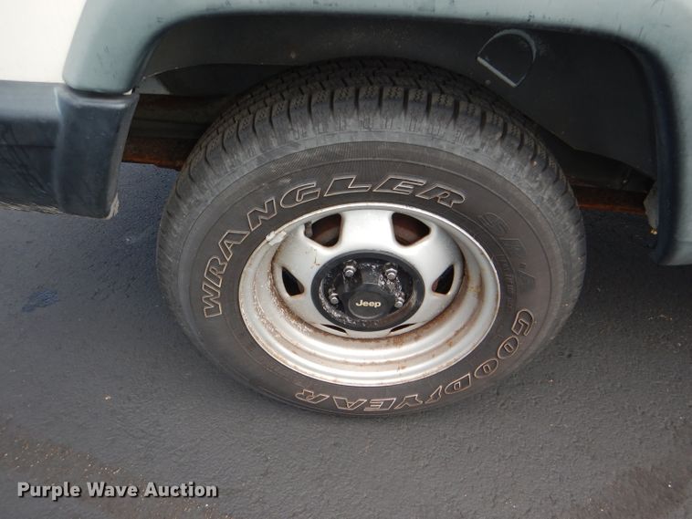image for item DG4781 1998 Jeep Cherokee SUV