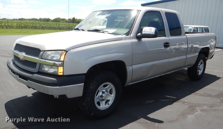 image for item DG4813 2004 Chevrolet Silverado 1500 Ext. Cab pickup truck