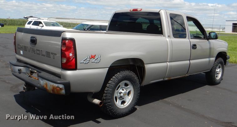 image for item DG4813 2004 Chevrolet Silverado 1500 Ext. Cab pickup truck