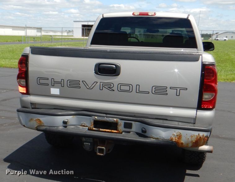 image for item DG4813 2004 Chevrolet Silverado 1500 Ext. Cab pickup truck