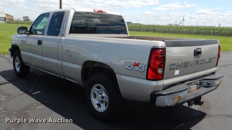 image for item DG4813 2004 Chevrolet Silverado 1500 Ext. Cab pickup truck