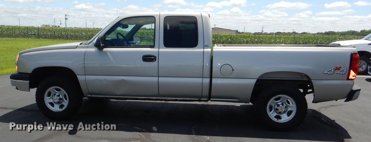 image for item DG4813 2004 Chevrolet Silverado 1500 Ext. Cab pickup truck