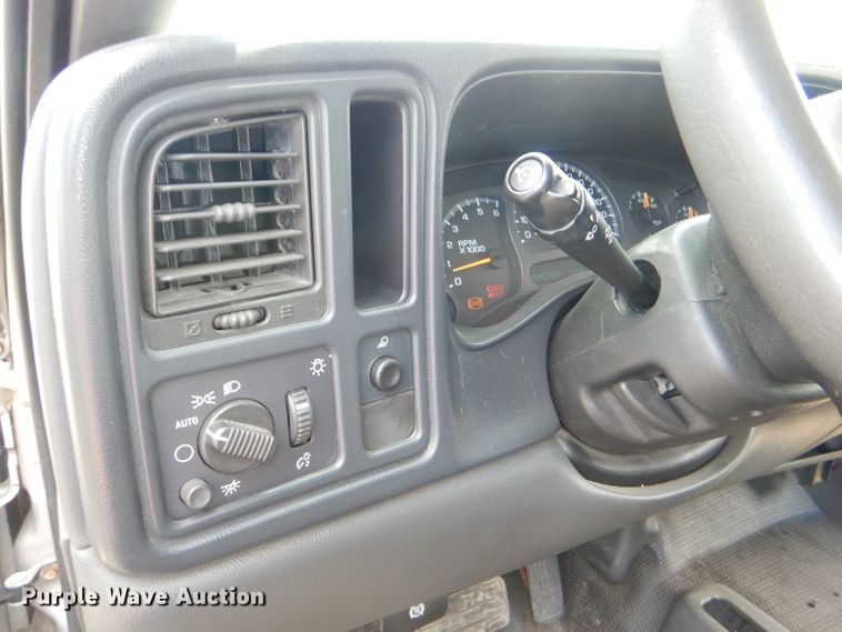 image for item DG4813 2004 Chevrolet Silverado 1500 Ext. Cab pickup truck