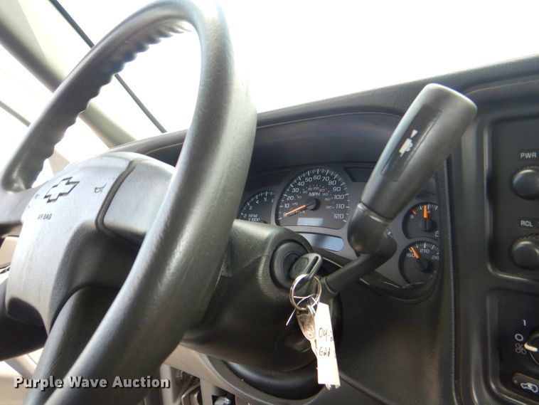 image for item DG4813 2004 Chevrolet Silverado 1500 Ext. Cab pickup truck