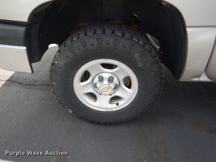 image for item DG4813 2004 Chevrolet Silverado 1500 Ext. Cab pickup truck