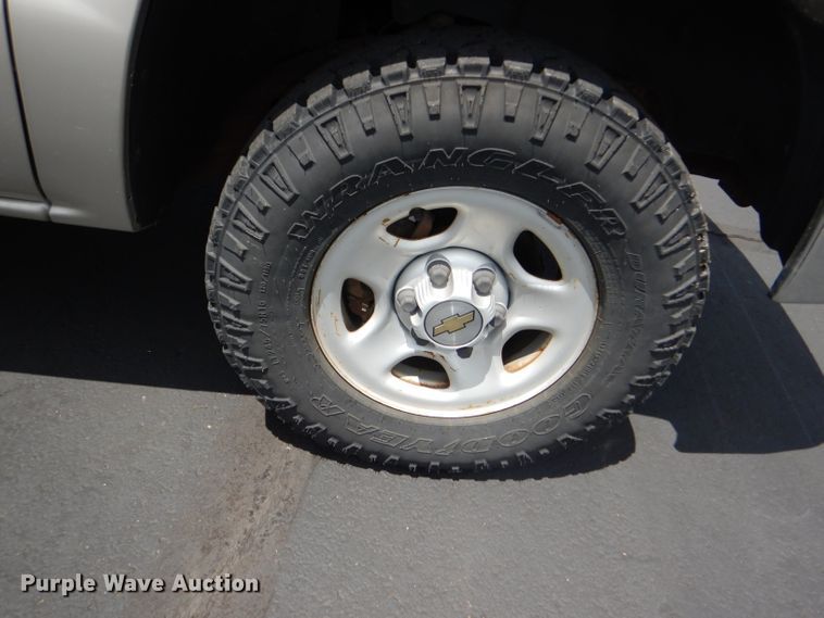 image for item DG4813 2004 Chevrolet Silverado 1500 Ext. Cab pickup truck