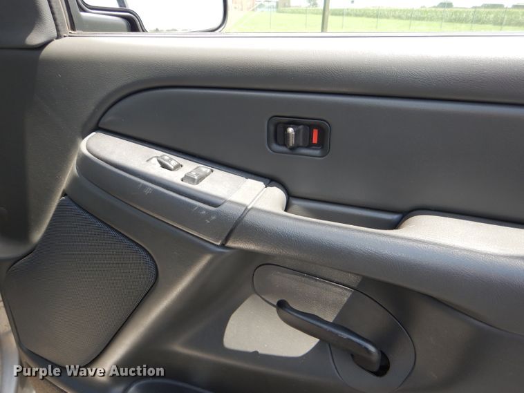 image for item DG4813 2004 Chevrolet Silverado 1500 Ext. Cab pickup truck