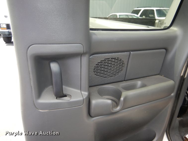 image for item DG4813 2004 Chevrolet Silverado 1500 Ext. Cab pickup truck