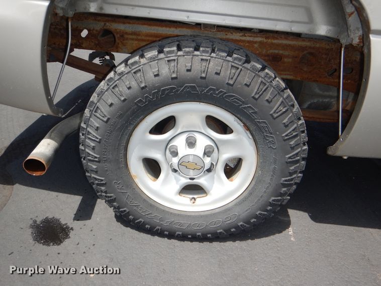 image for item DG4813 2004 Chevrolet Silverado 1500 Ext. Cab pickup truck