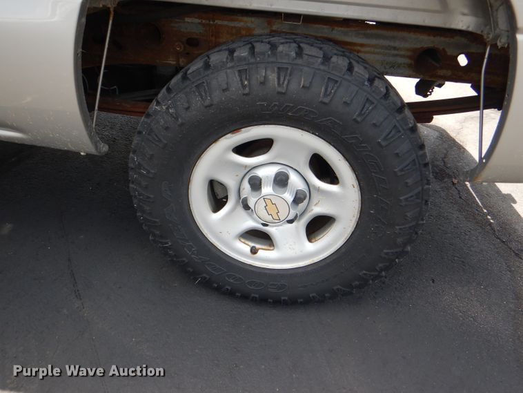 image for item DG4813 2004 Chevrolet Silverado 1500 Ext. Cab pickup truck