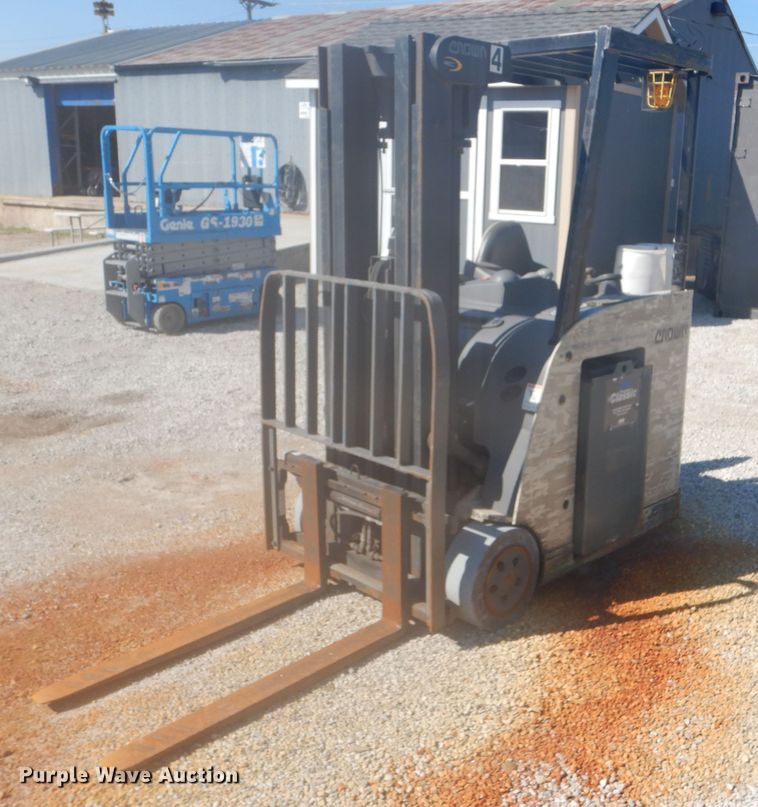 image for item DC5034 Crown RC5530-30 forklift