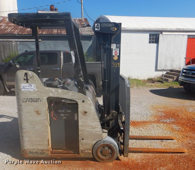 image for item DC5034 Crown RC5530-30 forklift