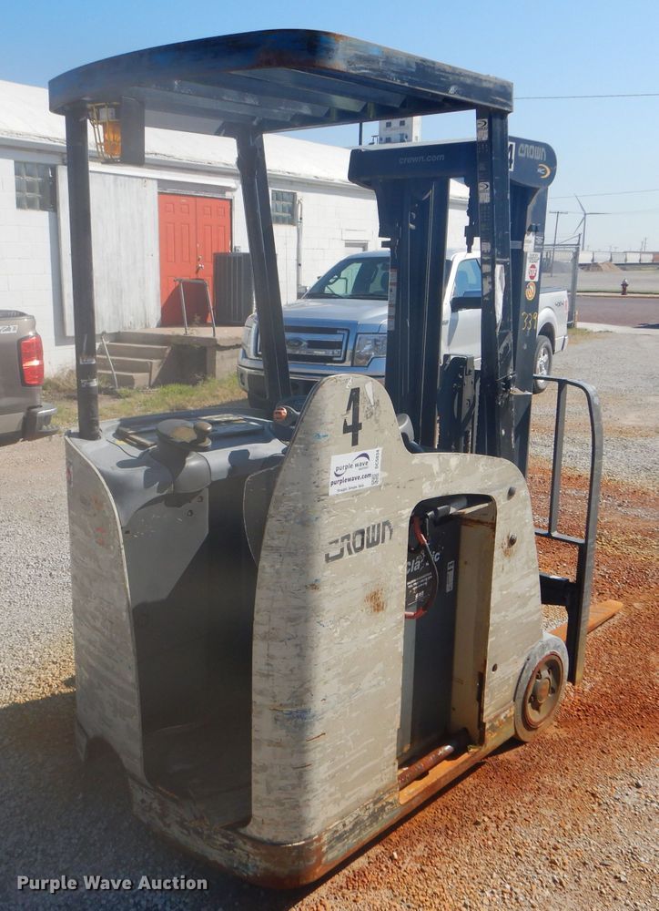 image for item DC5034 Crown RC5530-30 forklift