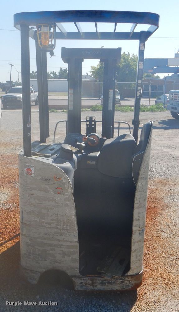 image for item DC5034 Crown RC5530-30 forklift