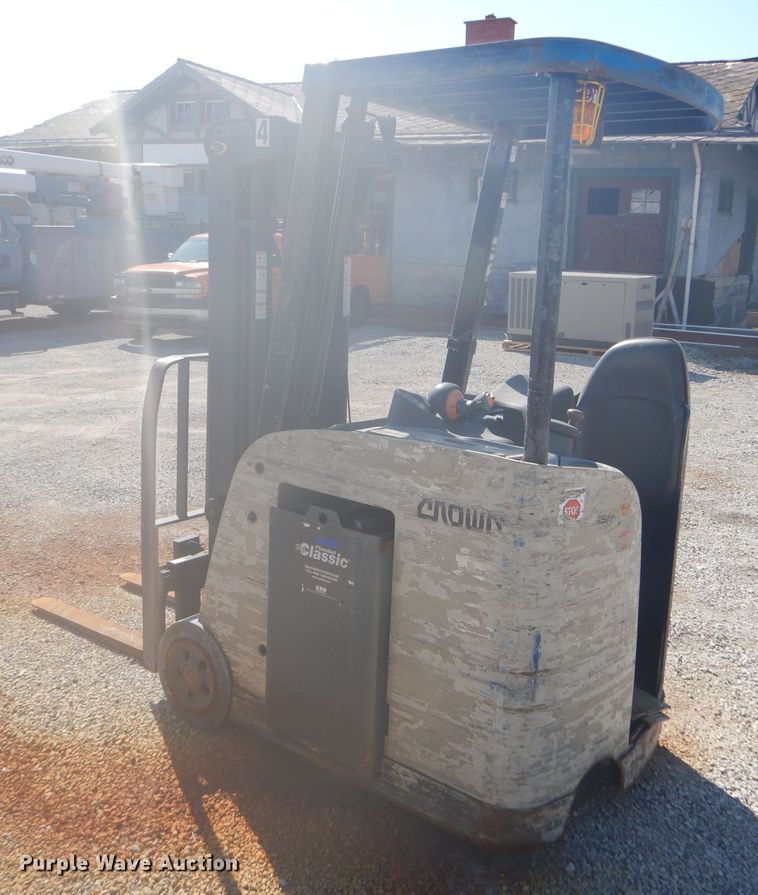 image for item DC5034 Crown RC5530-30 forklift