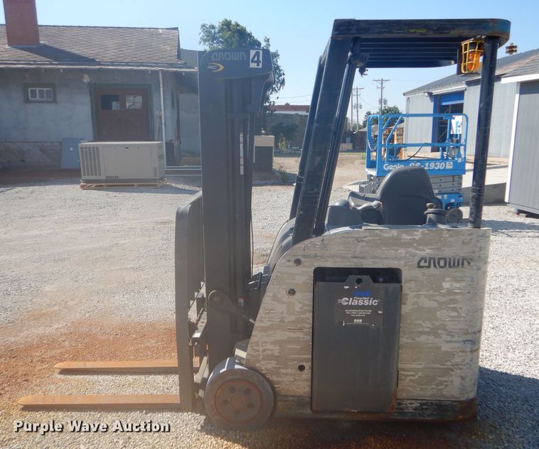 image for item DC5034 Crown RC5530-30 forklift