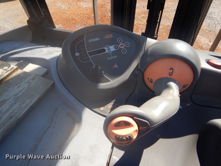 image for item DC5034 Crown RC5530-30 forklift