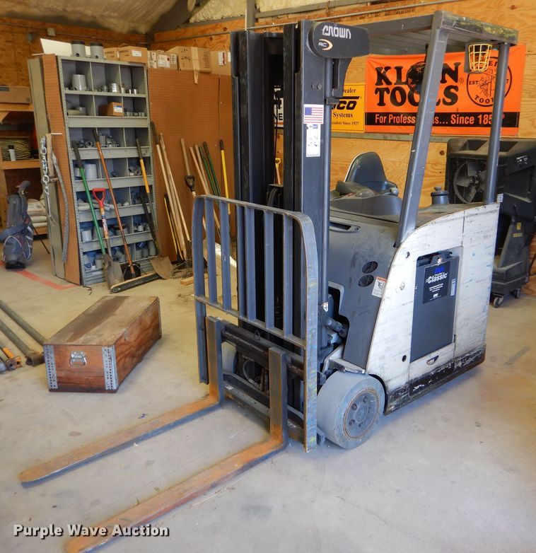 image for item DC5035 Crown RC5530C-30 forklift
