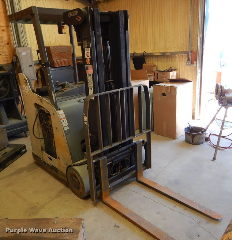 image for item DC5035 Crown RC5530C-30 forklift