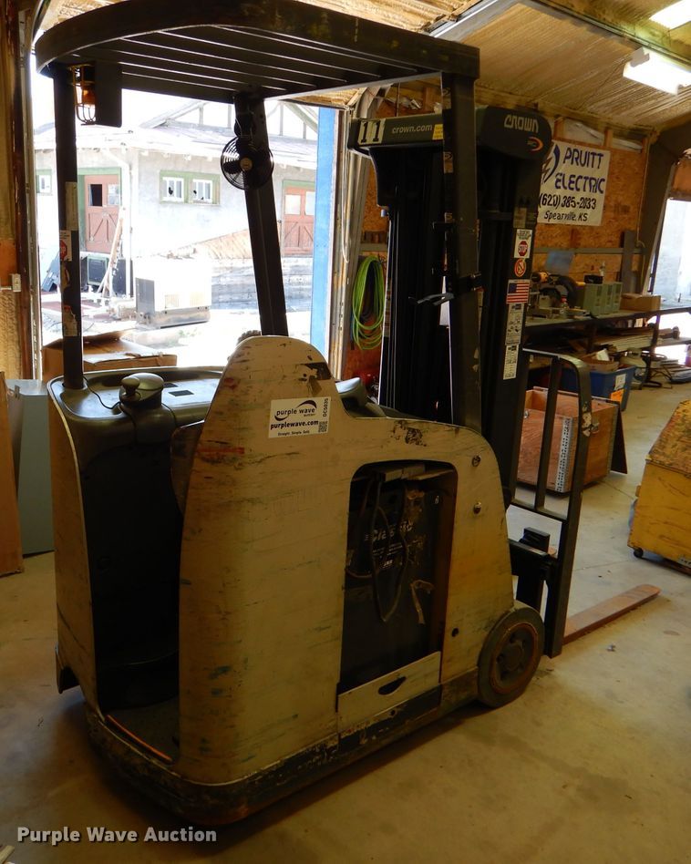 image for item DC5035 Crown RC5530C-30 forklift