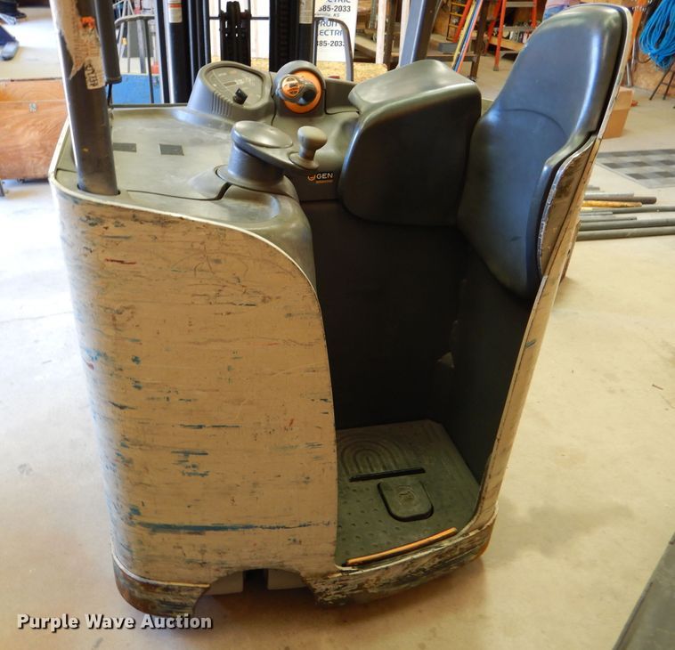 image for item DC5035 Crown RC5530C-30 forklift