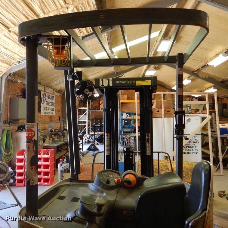 image for item DC5035 Crown RC5530C-30 forklift