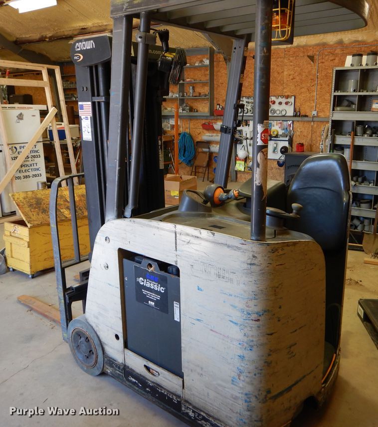 image for item DC5035 Crown RC5530C-30 forklift