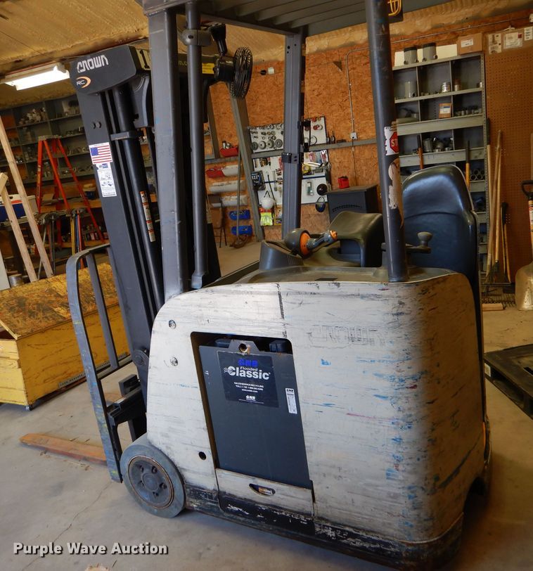 image for item DC5035 Crown RC5530C-30 forklift