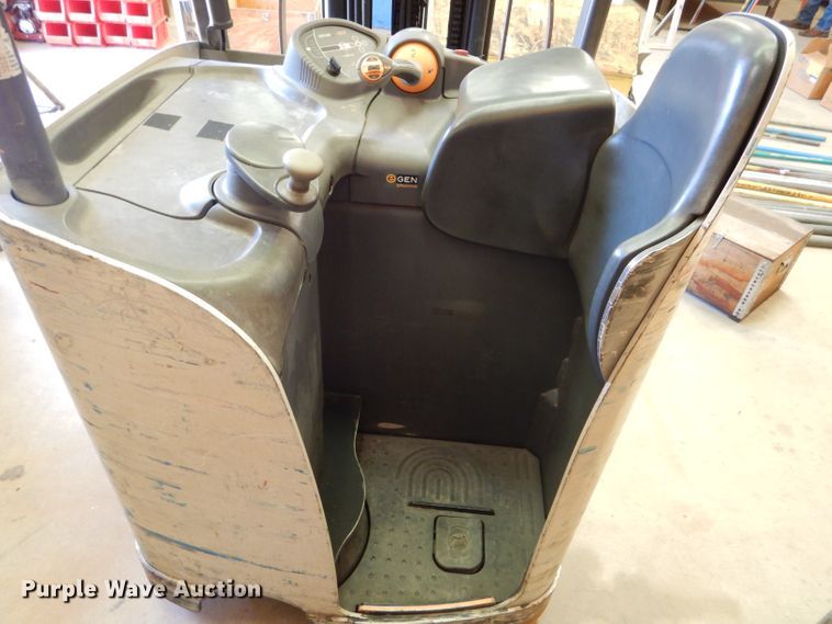 image for item DC5035 Crown RC5530C-30 forklift