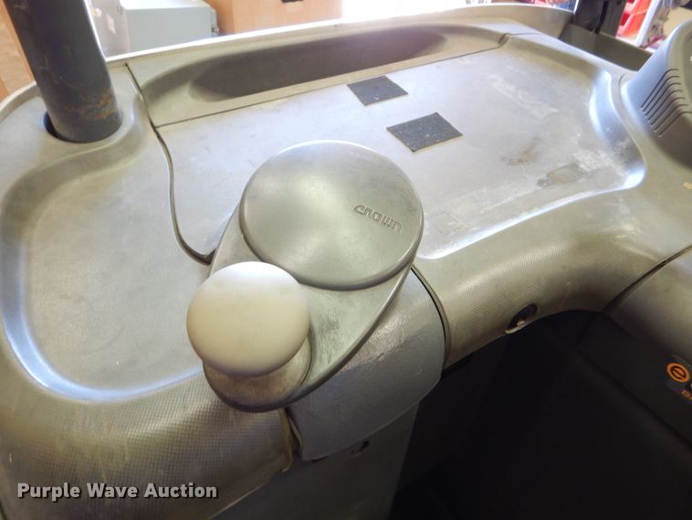 image for item DC5035 Crown RC5530C-30 forklift