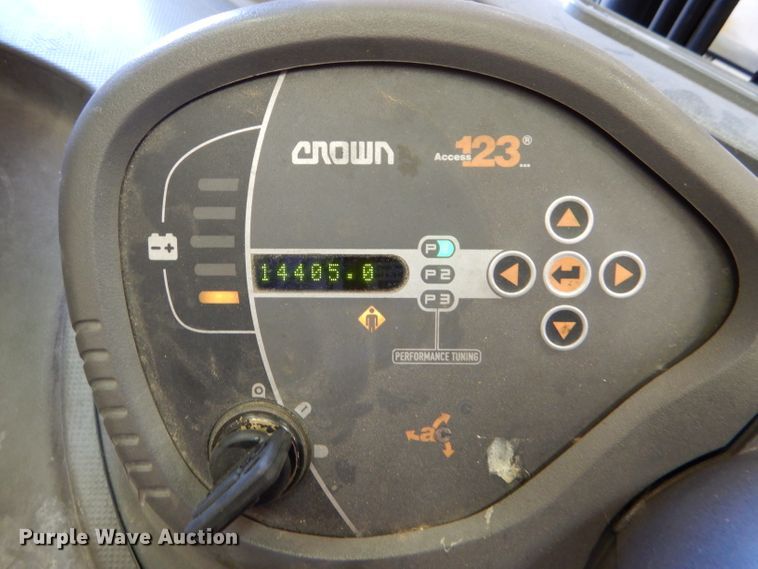 image for item DC5035 Crown RC5530C-30 forklift