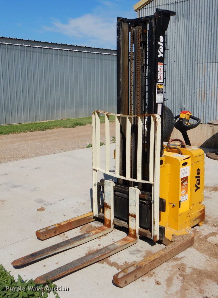 image for item DC5036 Yale MSW040SEN24TV087 pallet jack