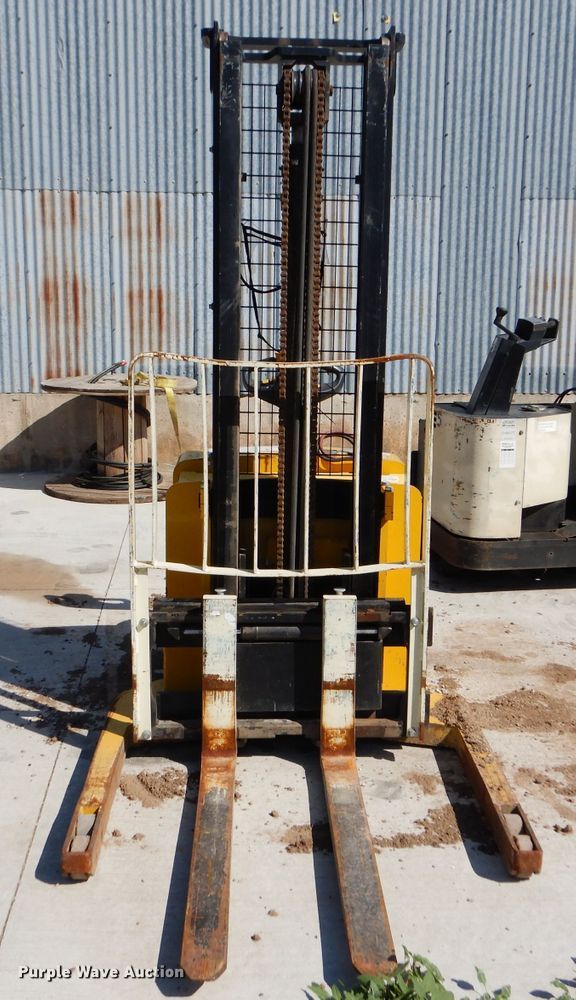 image for item DC5036 Yale MSW040SEN24TV087 pallet jack