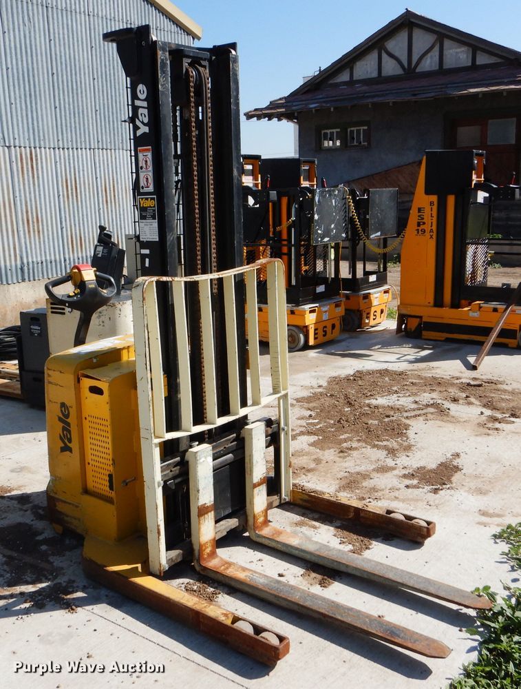 image for item DC5036 Yale MSW040SEN24TV087 pallet jack