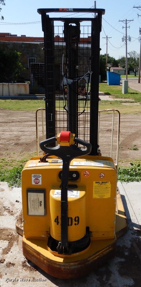 image for item DC5036 Yale MSW040SEN24TV087 pallet jack