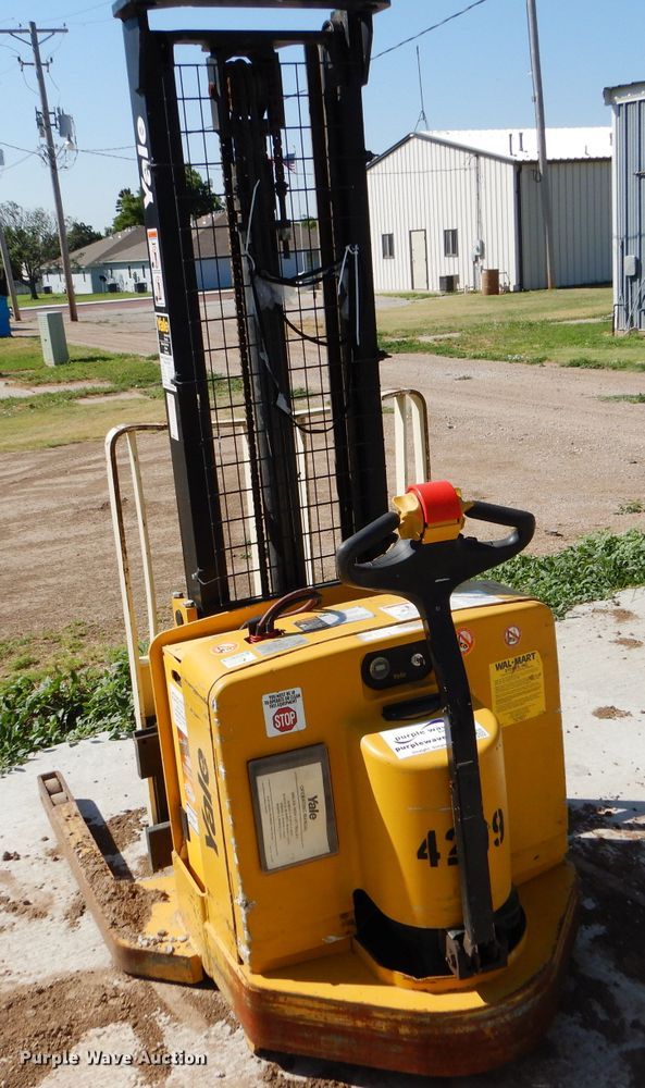 image for item DC5036 Yale MSW040SEN24TV087 pallet jack