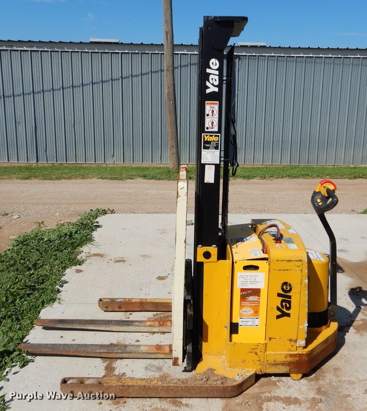 image for item DC5036 Yale MSW040SEN24TV087 pallet jack