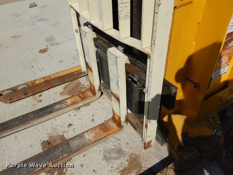 image for item DC5036 Yale MSW040SEN24TV087 pallet jack