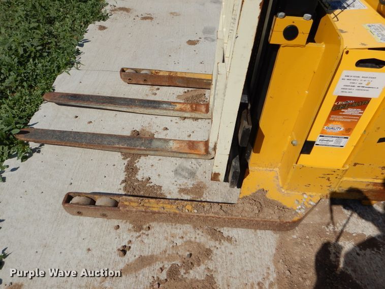 image for item DC5036 Yale MSW040SEN24TV087 pallet jack