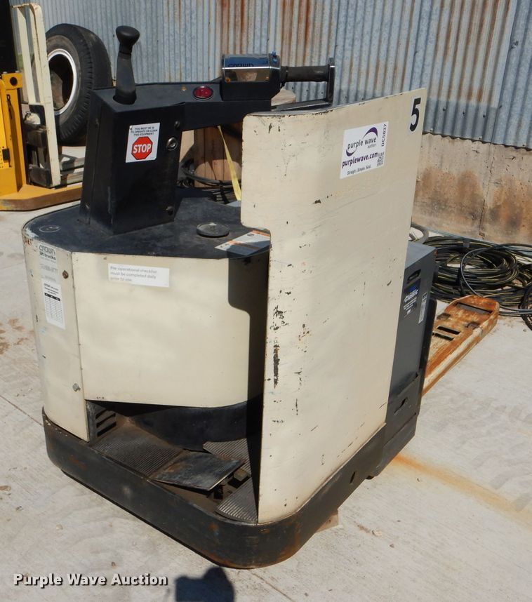 image for item DC5037 2001 Crown PR3020-60 pallet jack