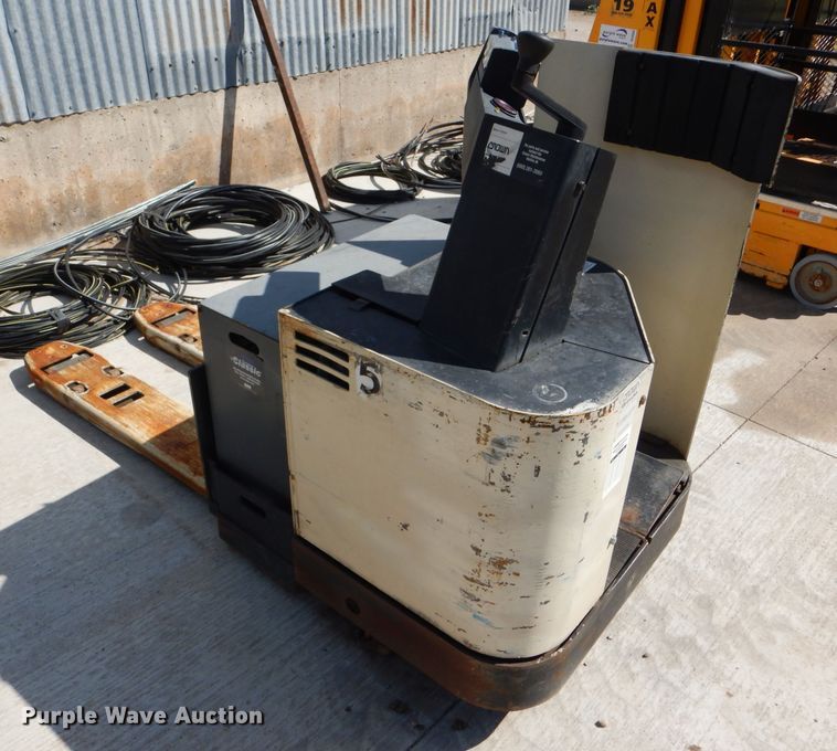 image for item DC5037 2001 Crown PR3020-60 pallet jack