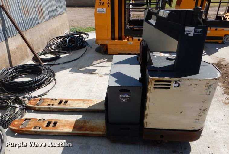 image for item DC5037 2001 Crown PR3020-60 pallet jack