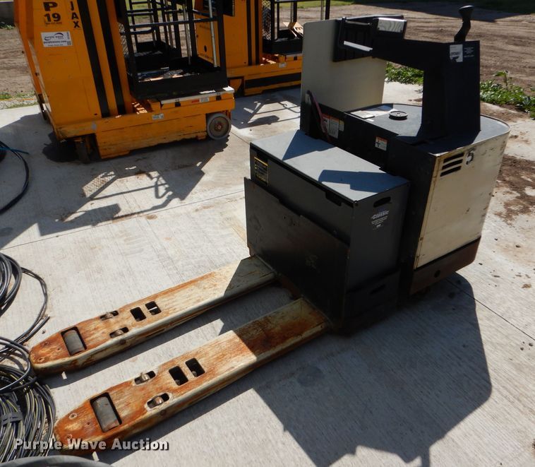 image for item DC5037 2001 Crown PR3020-60 pallet jack