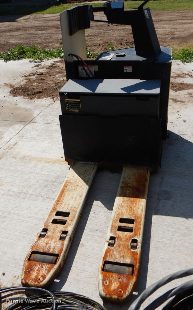 image for item DC5037 2001 Crown PR3020-60 pallet jack